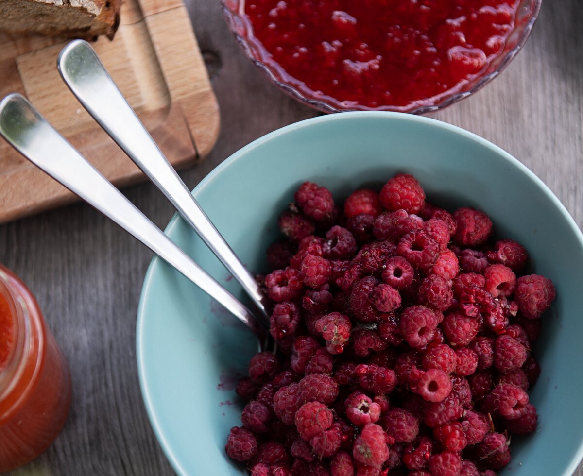 Frische Himbeeren und selbstgemachte Himbeermarmelade | © Carletto Photography / Urlaub am Bauernhof Kärnten