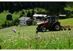 Traktor am Feld | © Urlaub am Bauernhof Kärnten/ Haus Pergila