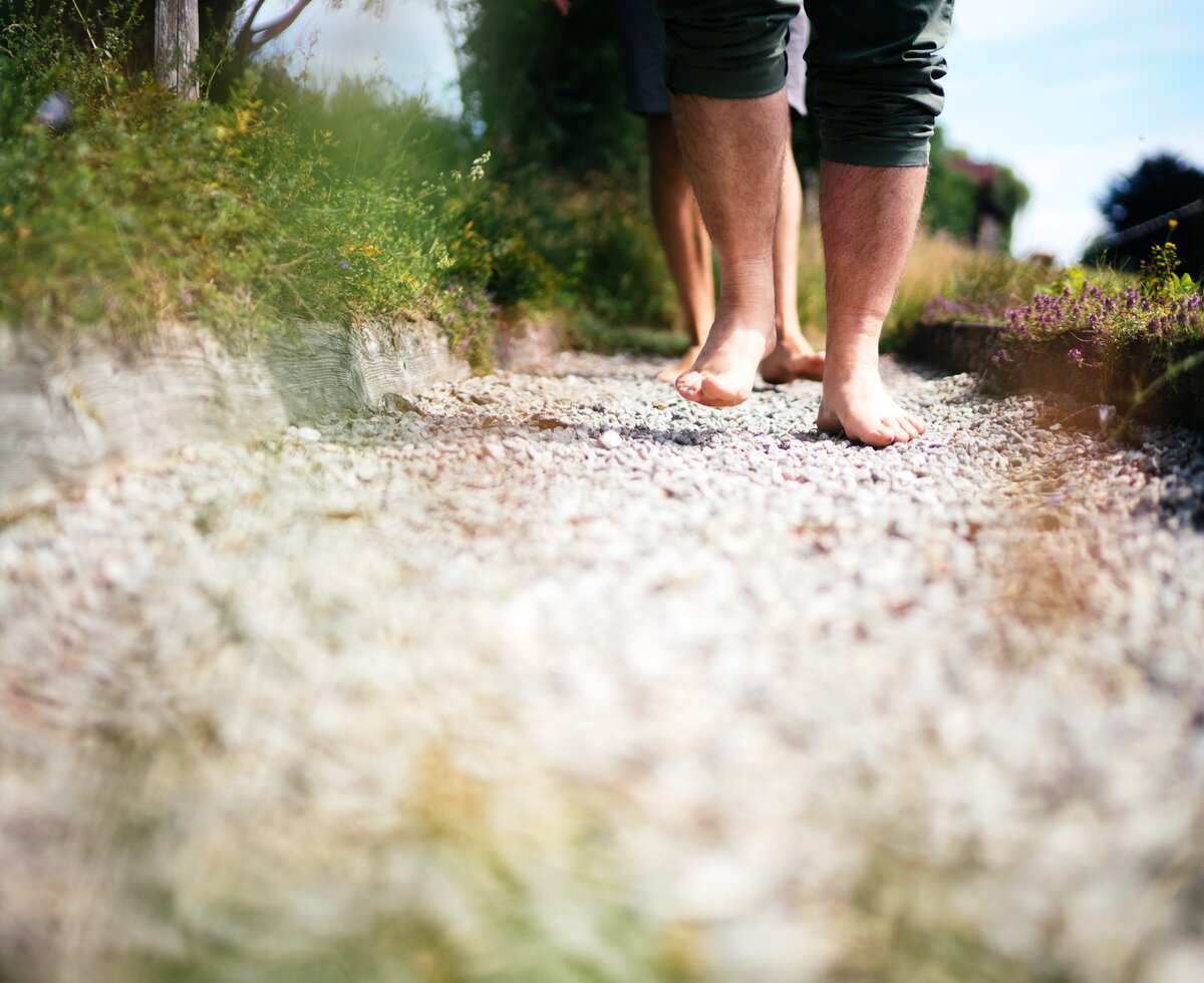 barfuß am Weg | © Urlaub am Bauernhof Kärnten/ Daniel Gollner