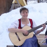 Bäuerin Maria Klinser mit Familie im Winter | © Urlaub am Bauernhof Oberösterreich / Maria Klinser