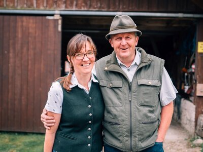 Sonja and Andreas Schossleitner from the Eislbauer organic farm in SalzburgerLand | © Farmholidays in SalzburgerLand / Daniel Gollner