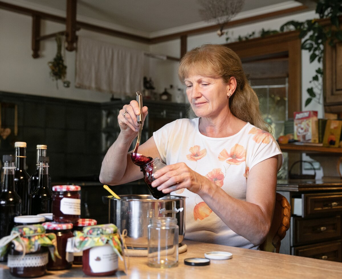 Marmelade einkochen mit der Bäuerin am Arnoldgut in Radstadt, Salzburger Land | © Urlaub am Bauernhof / punkt&komma