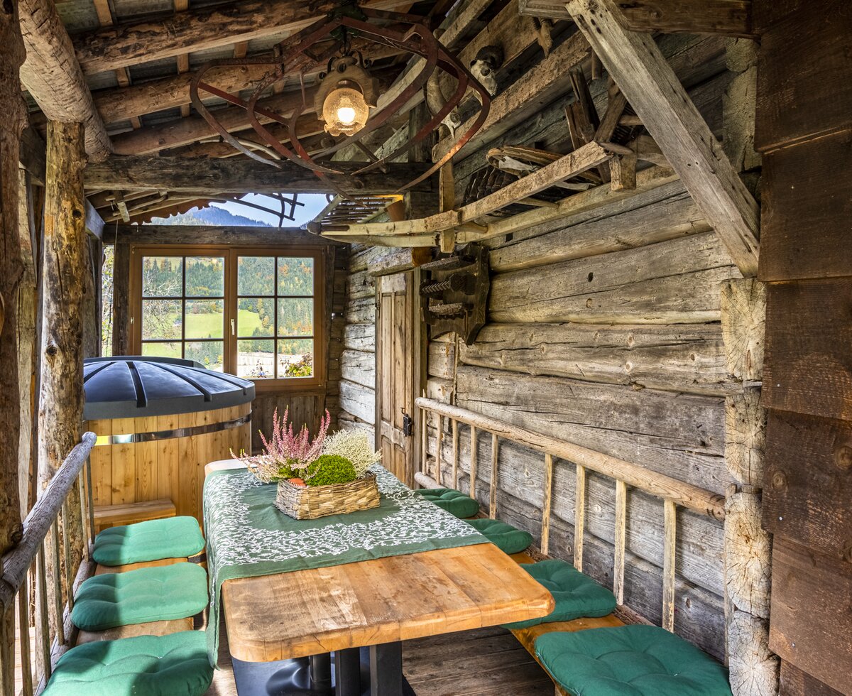 Überdachte Terrasse am Bauernhof Eisenhut in Hüttau, Salzburger Land | © Urlaub am Bauernhof Salzburger Land / Bernd Suppan