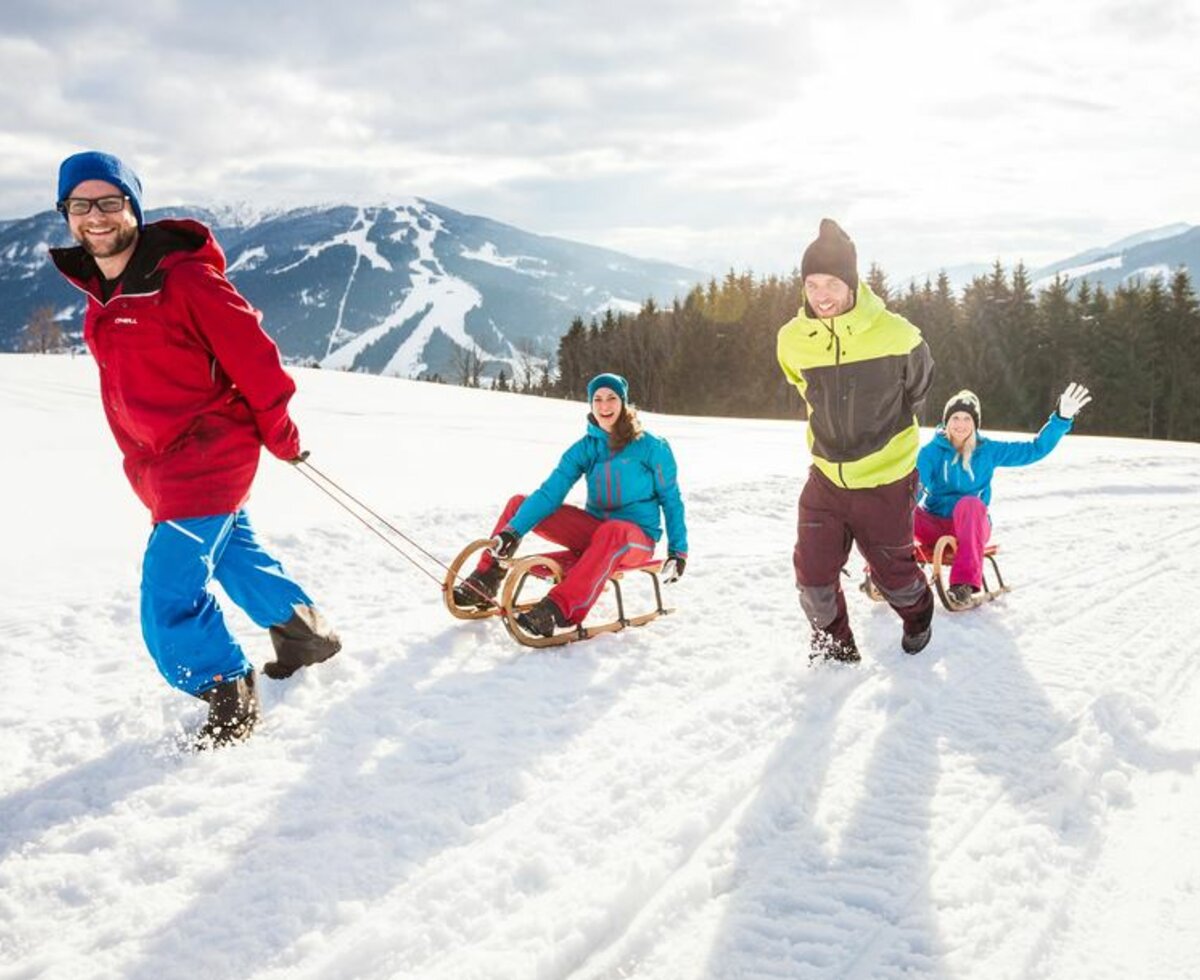 Rodeln mit Freunden in Flachau, Salzburger Land | © Flachau Tourismus / Martin Lugger