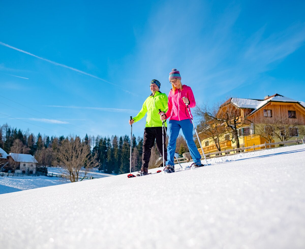 Ein Paar beim Schneeschuhwandern, Urlaubsregion Murau-Murtal, Steiermark | © Urlaub am Bauernhof Steiermark / Wolfgang Spekner