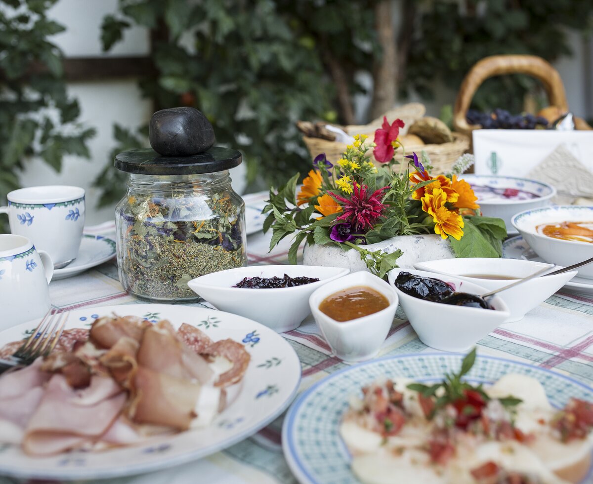 Frühstück in der Natur | © Urlaub am Bauernhof Tirol