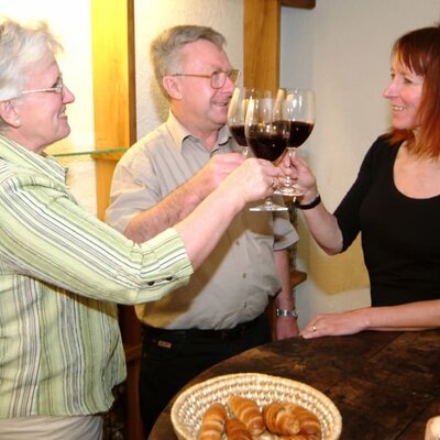 Wine tasting in the Kellerstöckl's wine cellar