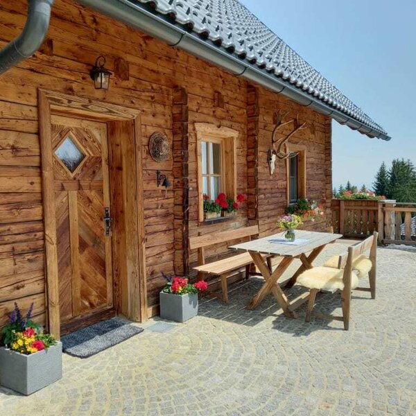 Das Almchalet im Sommer | © Almchalet Schuster, Familie Ladinig