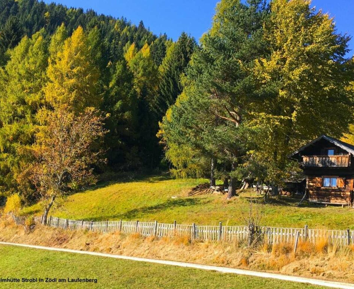 Almhütte Troadkasten Strobl in autumn