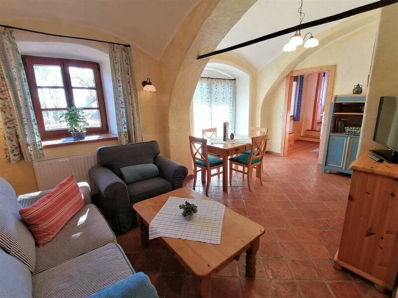 Living room with a view of the garden, access to the terrace