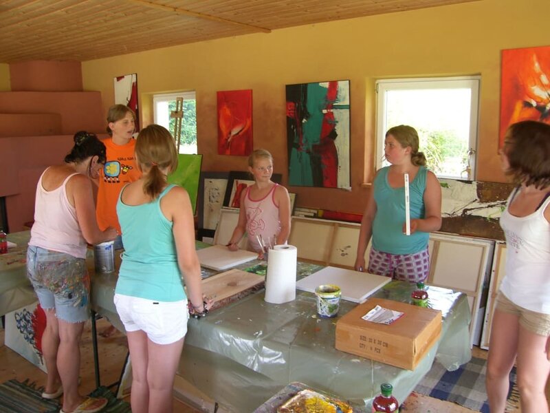 Acrylic painting course with kids