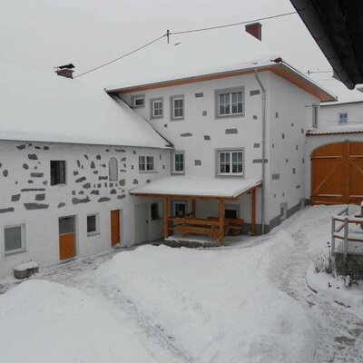 Deeply snow-covered courtyard at the Fuchsnhof.