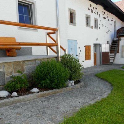 Inner courtyard at the Fuchsnhof with access to the stable.