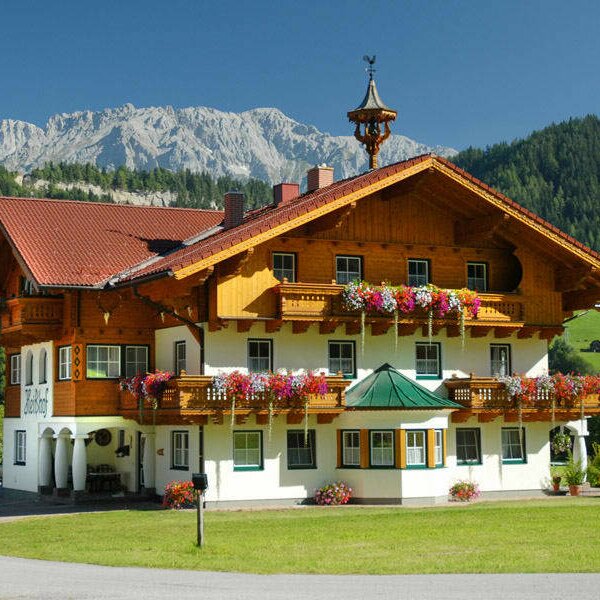 Country house - with the Dachstein massif behind it