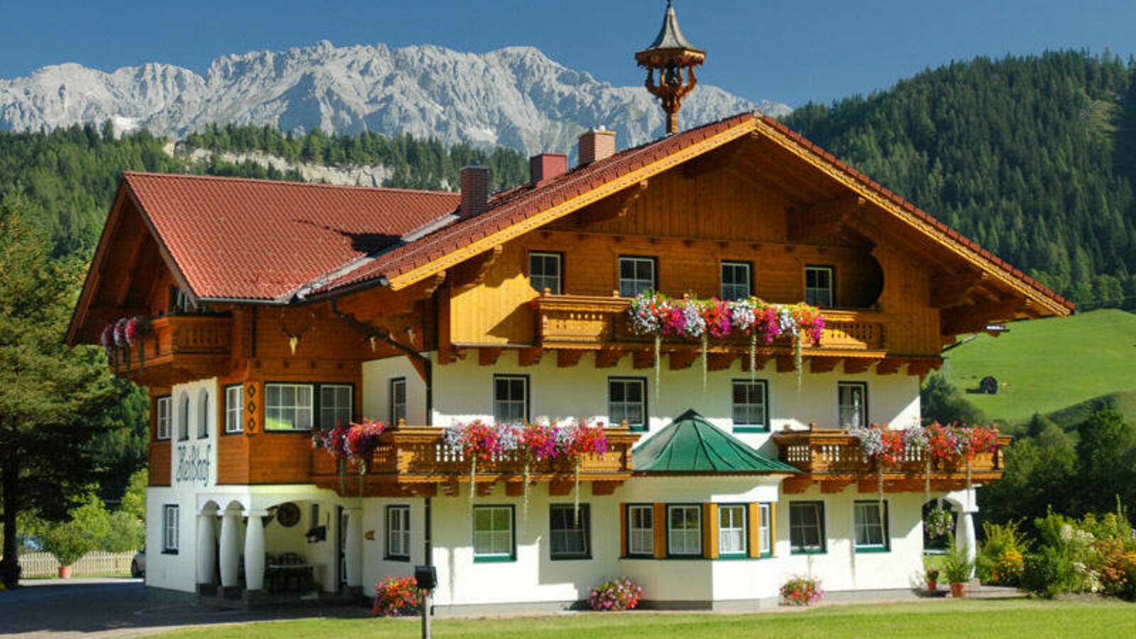 Country house - with the Dachstein massif behind it