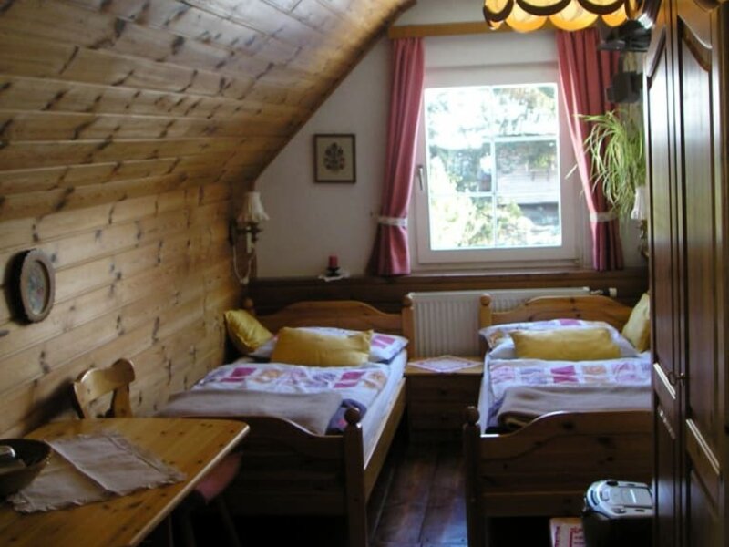 2-bed room