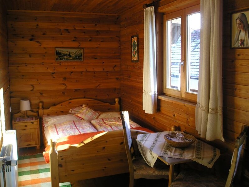 3-bed room