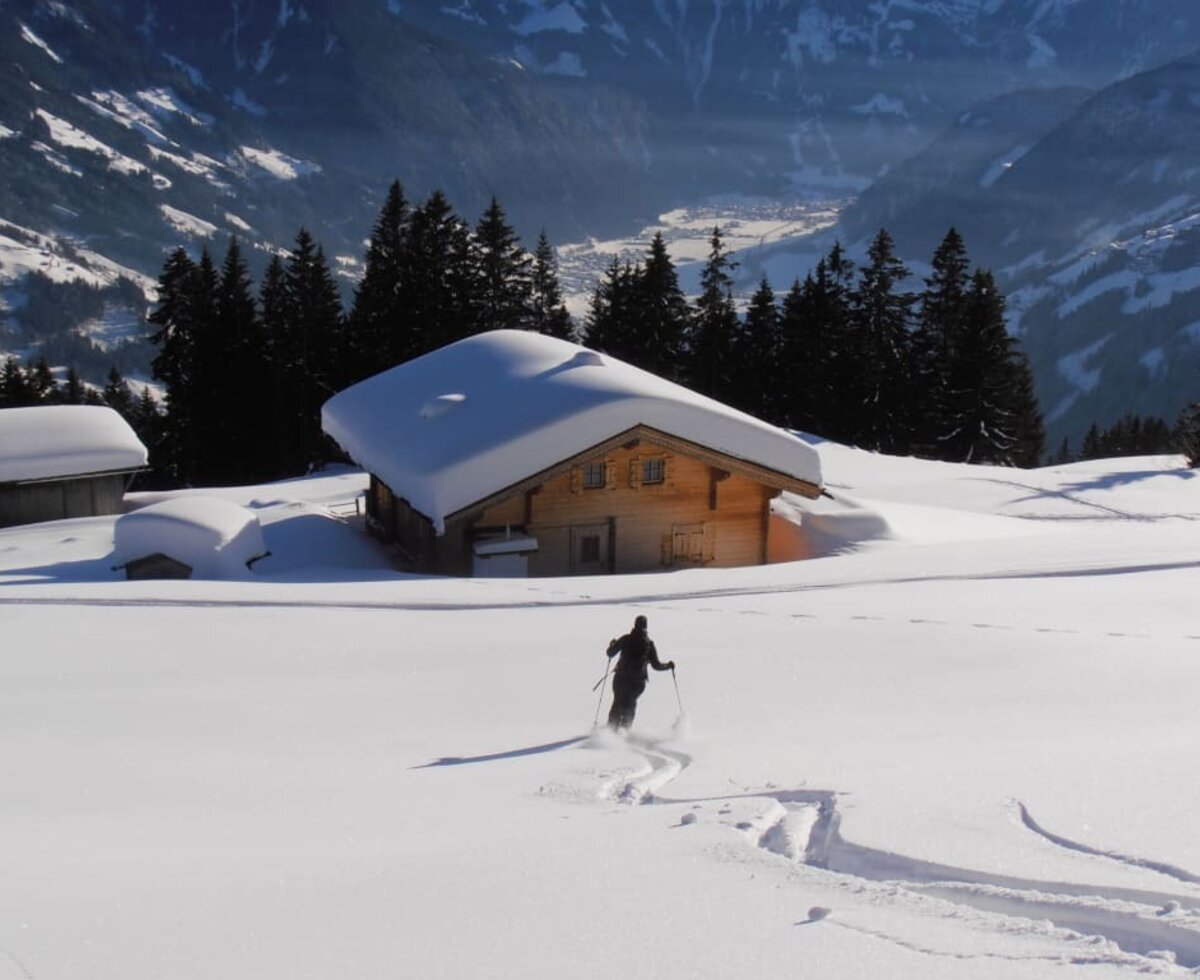 Descending from the Kristallhütte Zell im Zillertal