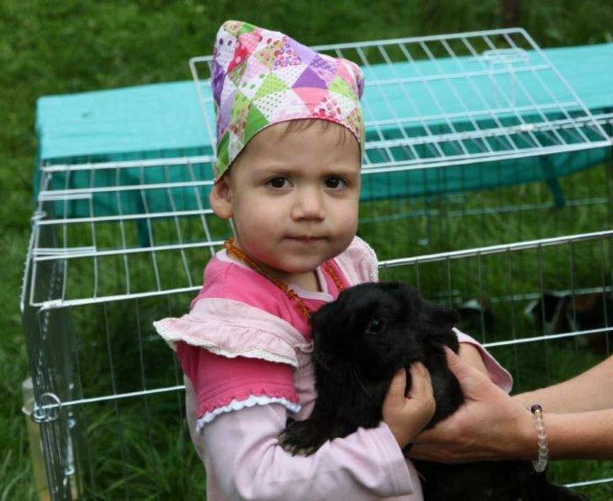 Children with the bunny