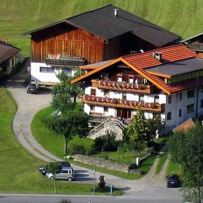 Hoisnhof farm in summer