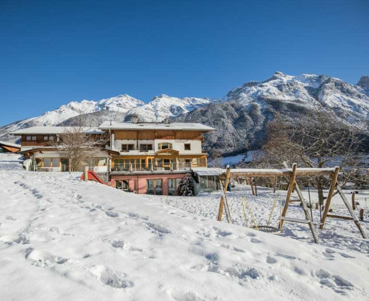 Ladestatthof farm in winter