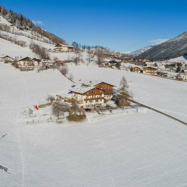 Ladestatthof farm in winter