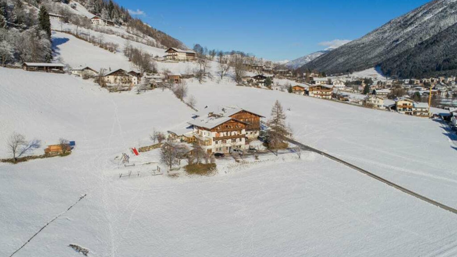 Ladestatthof farm in winter