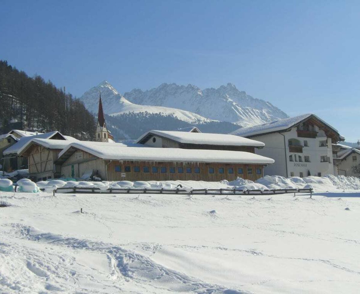 Rosenhof (farm and house) in the Winter. The skiing area Bergkastel in the background.