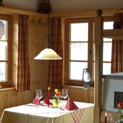 Table by the oven in the Rimmlstube