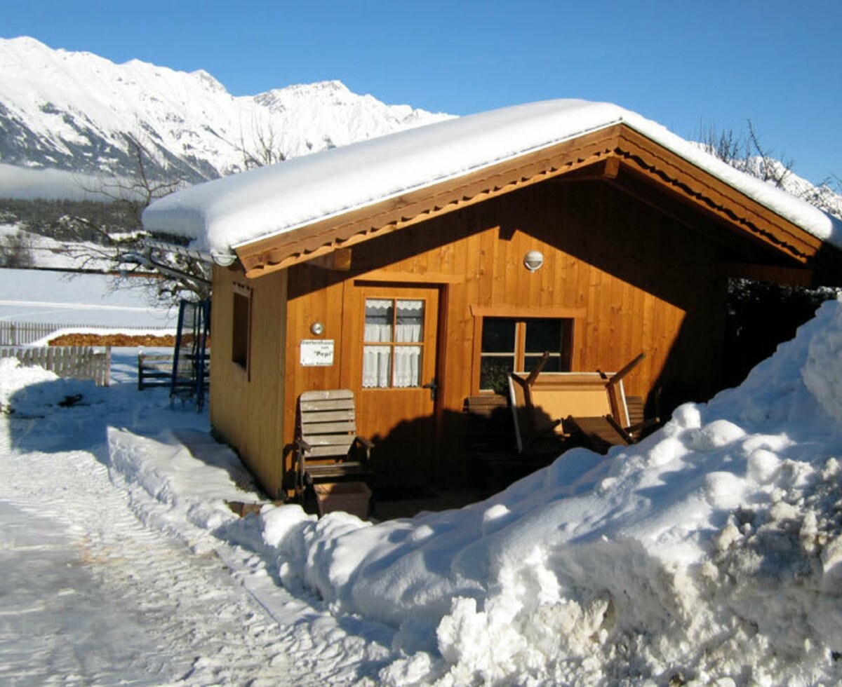 Our garden house in winter with view of the Nordkette