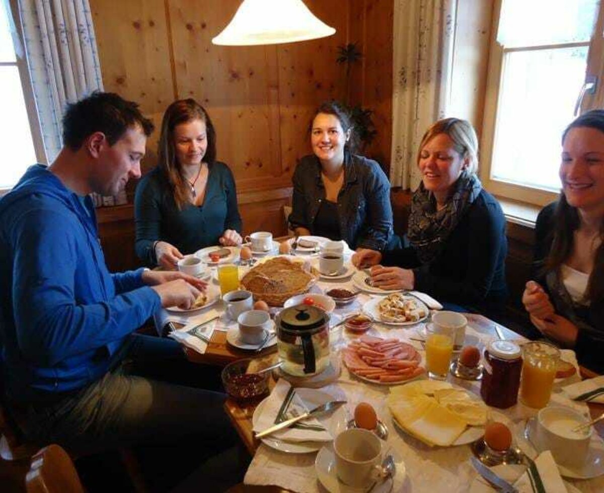 Our guests enjoy breakfast in the farmhouse parlour.