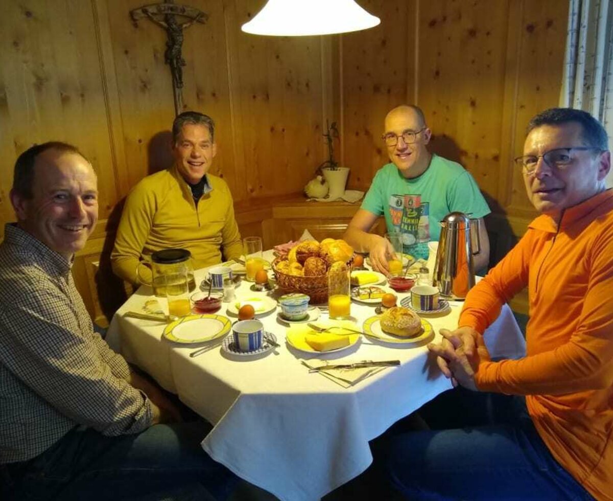 Our Belgian guests start their skiing day with a hearty breakfast