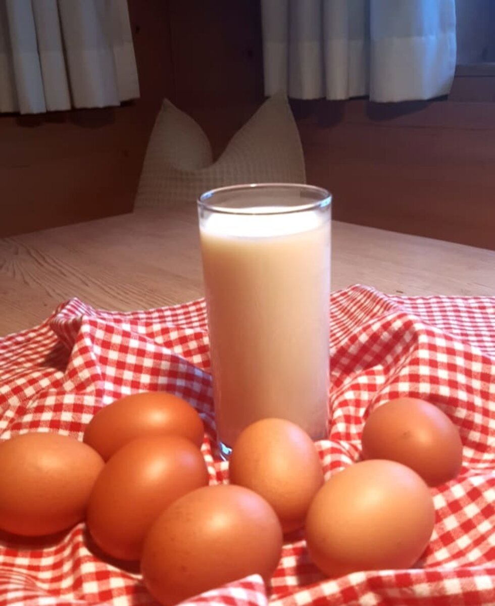 Organic eggs and organic cow's milk