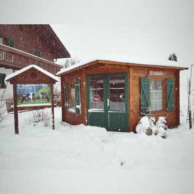 Our self-service shop at the Kopf holiday farm in winter, where you can buy our farm products.