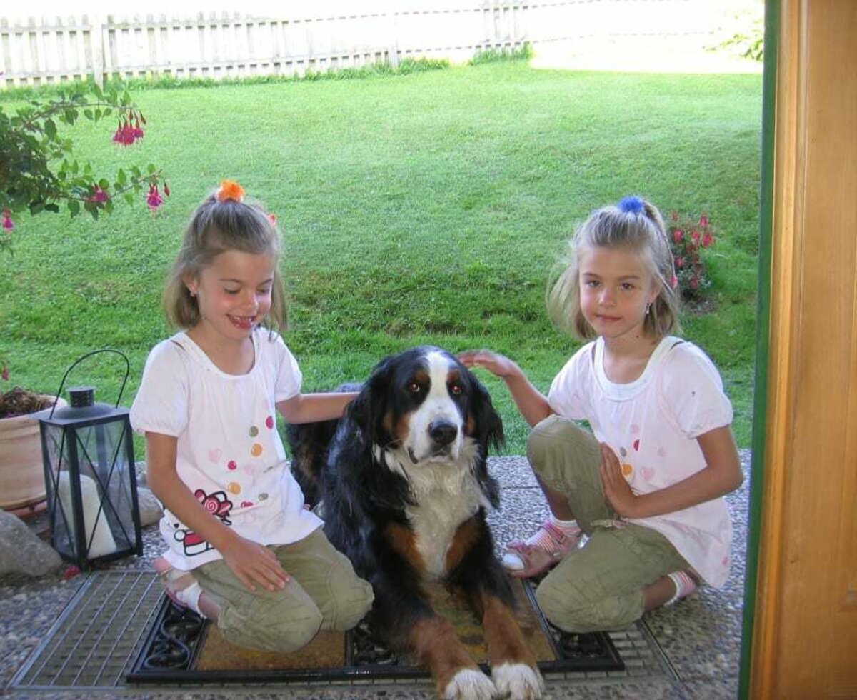 Marleen and Lena with Charly